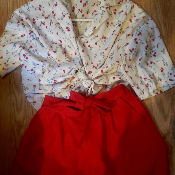 Floral button down - Picture 3 of 8